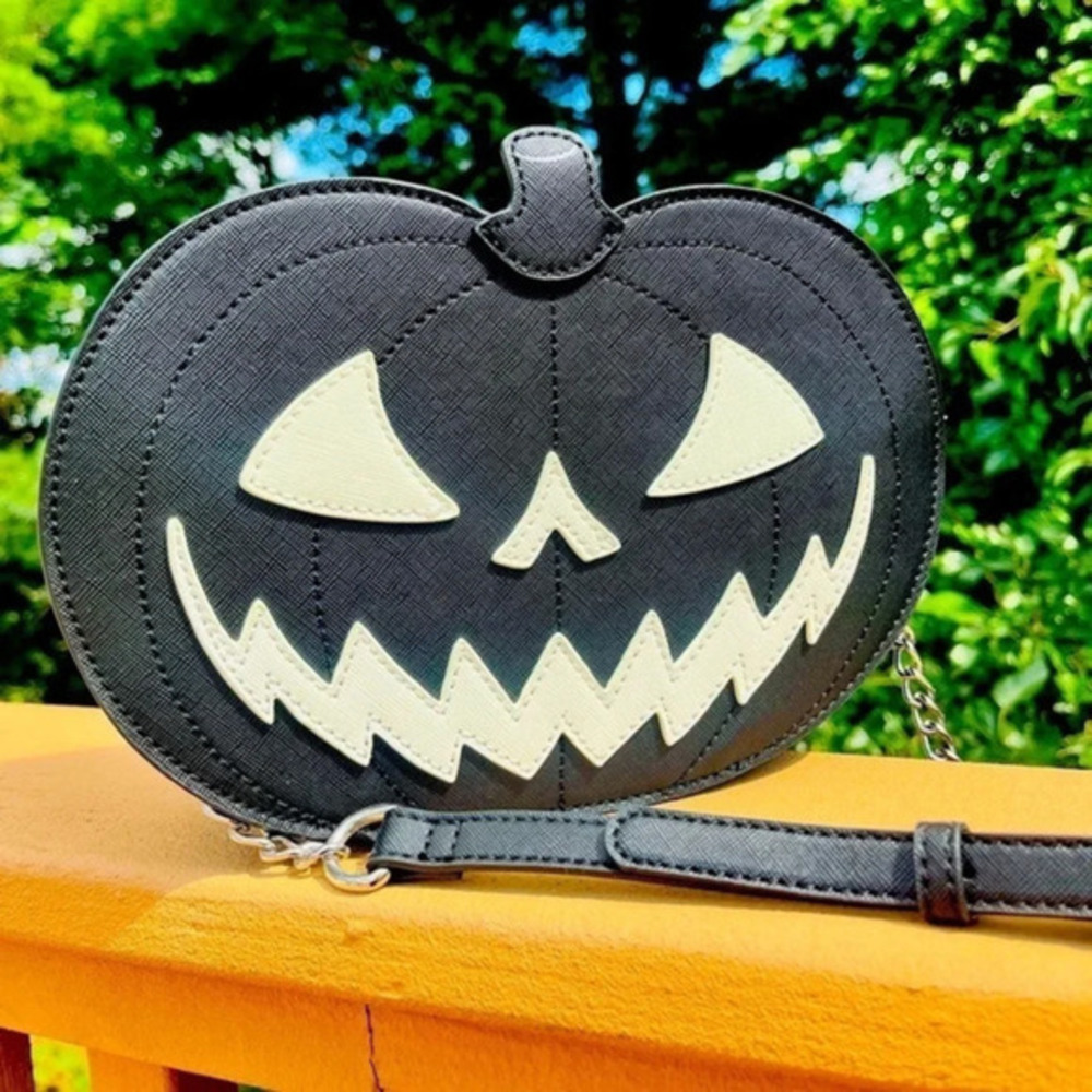 Glow in the Dark Jack-O’-Lantern Pumpkin Crossbody Bag – NWT